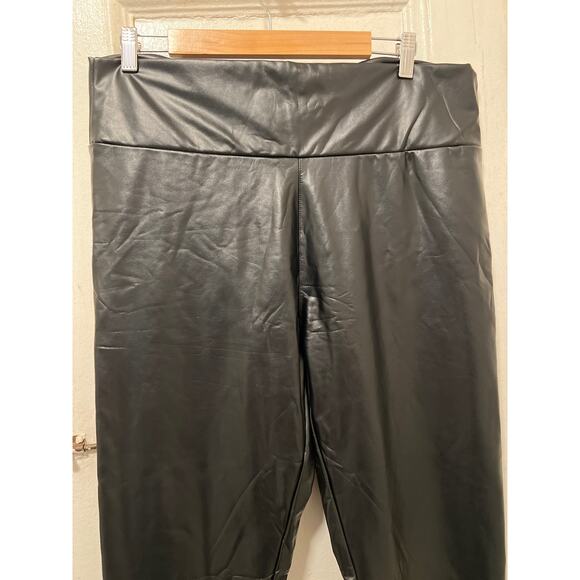 Women’s Plus Black High-Waisted Pull-On Faux Leather Pants NWT Size 4XL - Picture 3 of 7